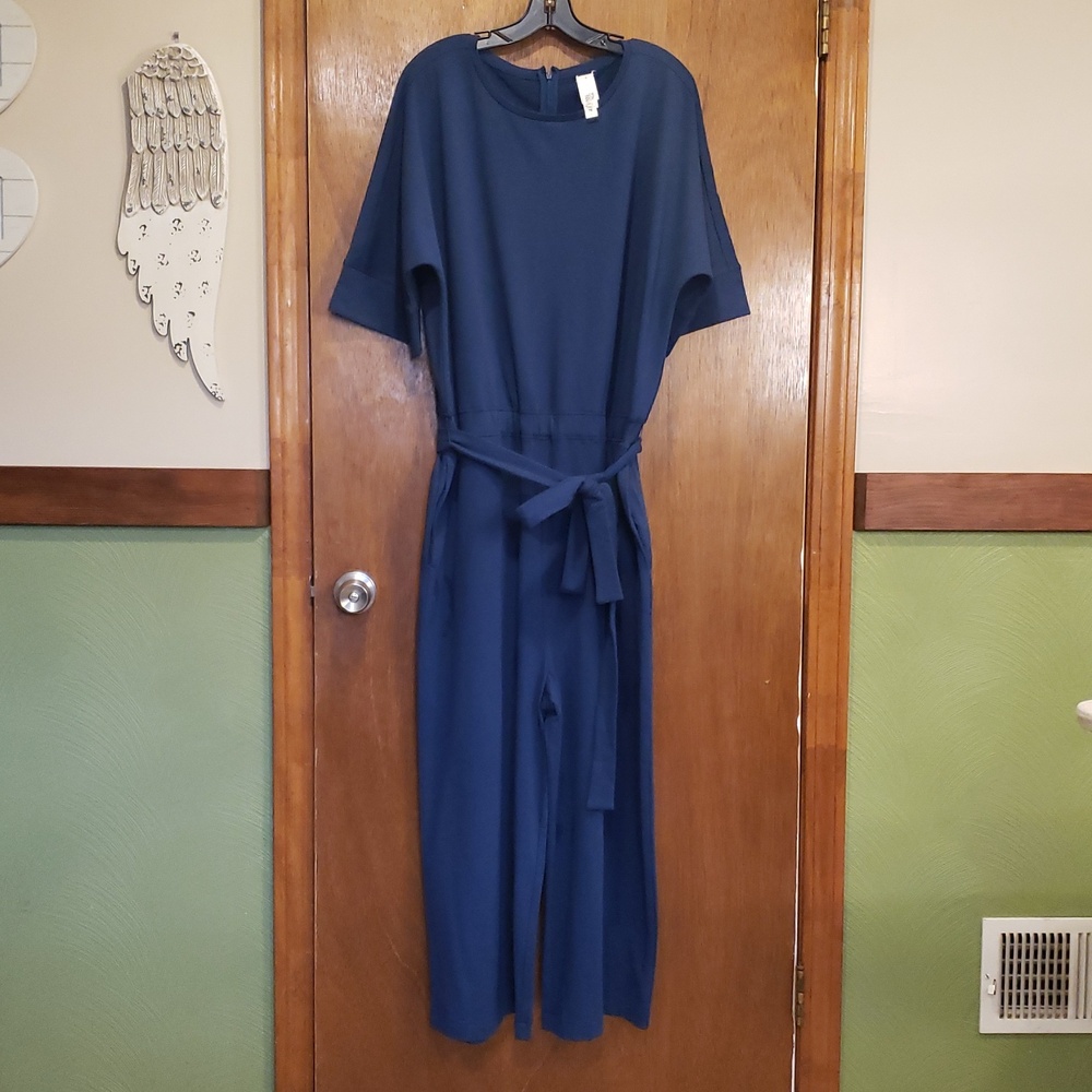 Classic Navy Blue Short-Sleeve Jumpsuit with Tie Waist